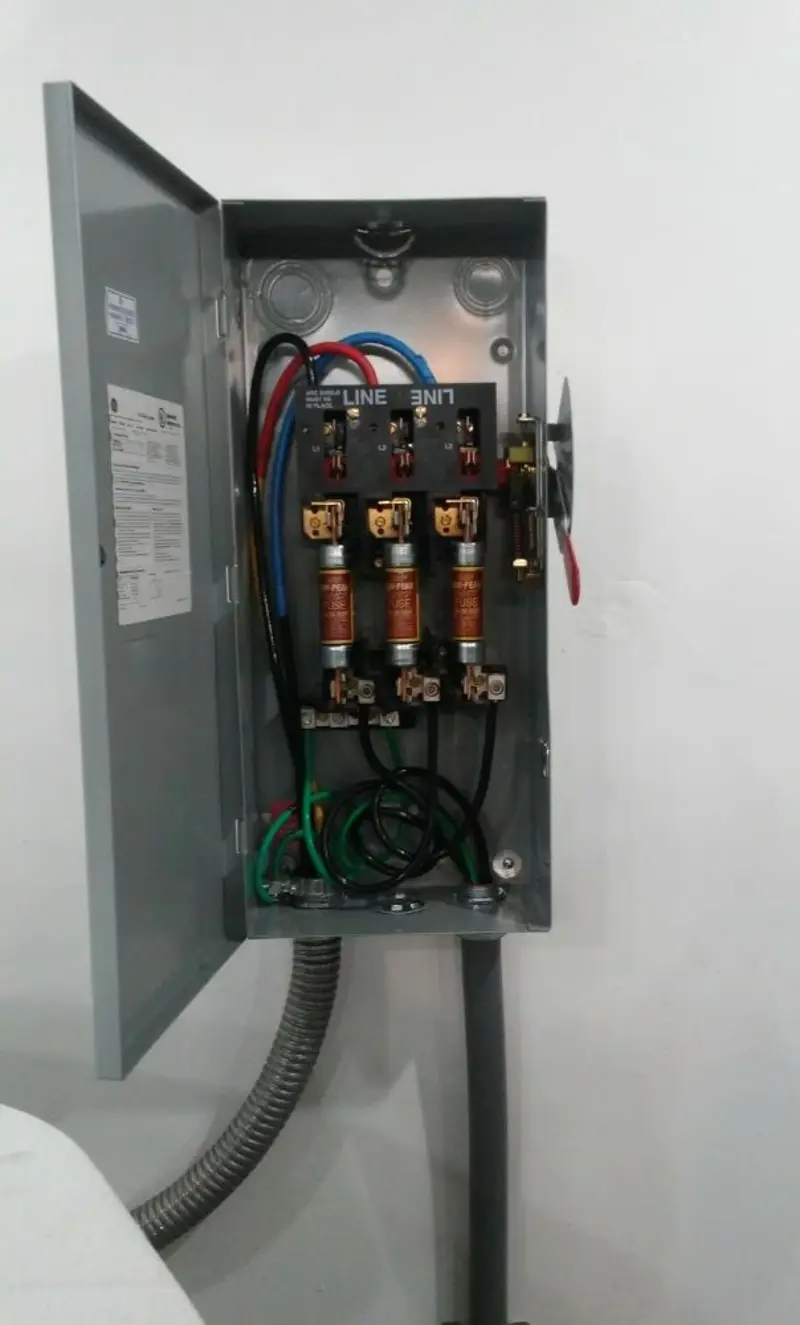 Three-phase disconnect switch installed for Smoke Detector Installation in Roanoke
